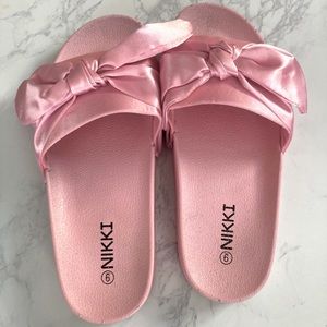 Silky Pink Bow Slides Size 9💋